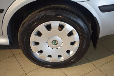ŠKODA Octavia 1.6 MT (102 л. с.)