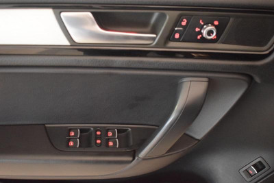 Volkswagen Touareg 3.0d AT (240 л.с.) 4WD