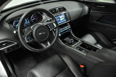 Jaguar XE 2.0 D AT (180 л. с.) Pure