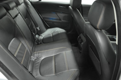 Jaguar XE 2.0 D AT (180 л. с.) Prestige