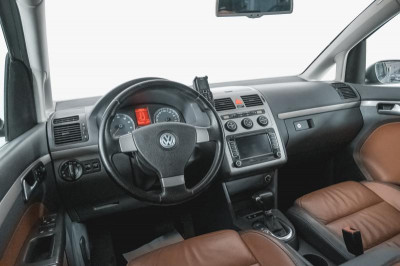 Volkswagen Touran 1.4 AT (170 л.с.)