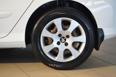 Peugeot 308 1.6 MT (120 л. с.)