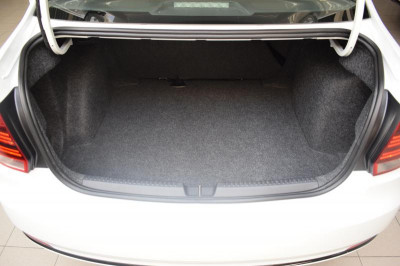 Volkswagen Polo 1.6 MPI MT (90 л. с.) Trendline