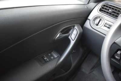 Volkswagen Polo 1.6 MPI MT (110 л. с.)