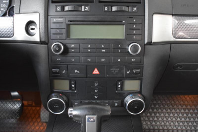 Volkswagen Touareg 3.0 TDI BlueMotion AT (225 л. с.)