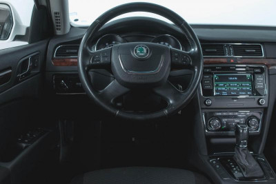 ŠKODA Superb 2.0 TDI DSG 4x4 (140 л. с.)