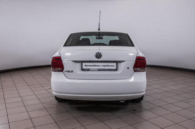 Volkswagen Polo 1.6 Tiptronic (105 л. с.)