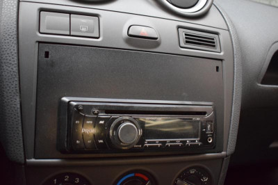 Ford Fiesta 1.4 AT (80 л.с.)