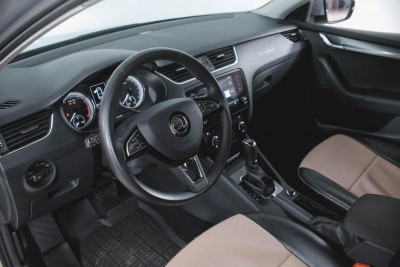 ŠKODA OCTAVIA 1.6 MPI AT (110 л.с.) Ambition
