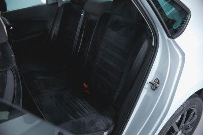 Volkswagen Polo 1.6 MPI AT (110 л. с.)