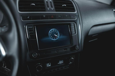 Volkswagen Polo 1.6 MPI AT (110 л. с.)