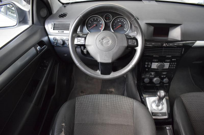 Opel Astra 1.6 Easytronic (105 л. с.)