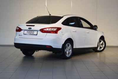Ford Focus 1.6 MT (105 л. с.)