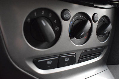 Ford Focus 1.6 MT (105 л. с.)