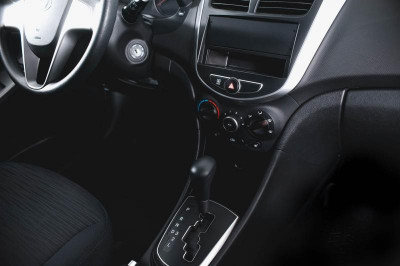 Hyundai Solaris 1.4 AT (107 л. с.) Active