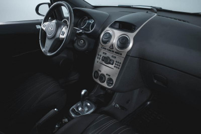 Opel Corsa 1.2 Easytronic (80 л. с.)