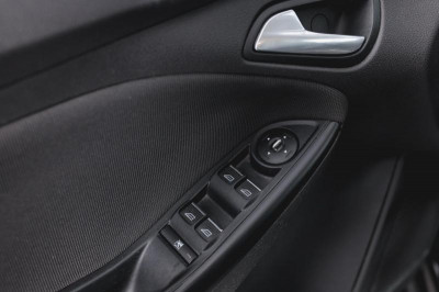 Ford Focus 1.6 MT (125 л. с.)