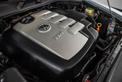 Volkswagen Touareg 2.5 TDI AT (174 л. с.)