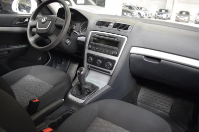 ŠKODA Octavia 1.6 MultiFuel MT (102 л. с.)