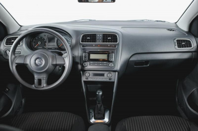 Volkswagen Polo 1.6 Tiptronic (105 л. с.)