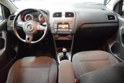 Volkswagen Polo 1.6 MT (105 л. с.)