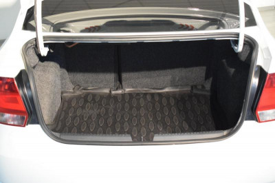 Volkswagen Polo 1.6 MT (105 л. с.)