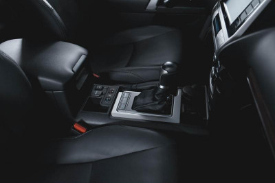 Toyota Land Cruiser Prado 2.8d AT (177 л.с.) 4WD Люкс 7D
