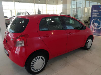 Toyota Yaris 1.3 AT (87 л. с.)