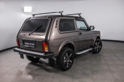 LADA 4x4 3 дв. 213105 1.7 MT (83 л.с.) 4WD Standard
