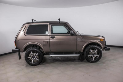 LADA 4x4 3 дв. 213105 1.7 MT (83 л.с.) 4WD Standard
