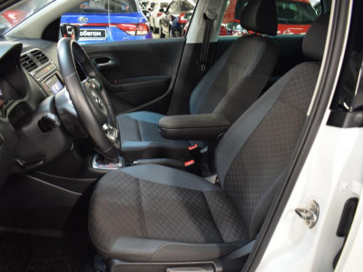 Volkswagen Polo 1.6 MPI AT (110 л. с.) Connect