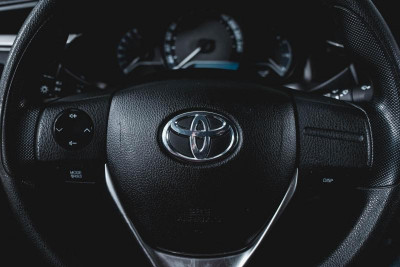 Toyota Corolla 1.6 MT (122 л. с.)