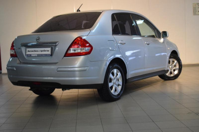 Nissan Tiida 1.6 MT (110 л. с.)
