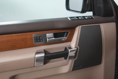 Land Rover Discovery 3.0 TD AT (245 л. с.)