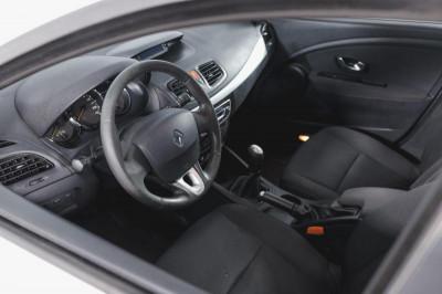 Renault Megane 1.6 MT (100 л. с.)