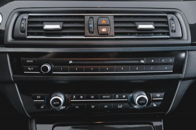 BMW 5 серия 528i AT (245 л. с.)