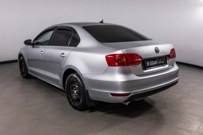 Volkswagen Jetta 1.6 AT (105 л. с.)