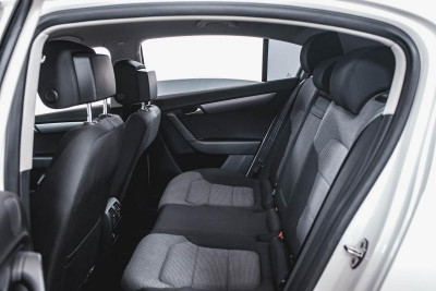 Volkswagen Passat 1.8 TSI DSG (152 л. с.)
