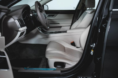 Jaguar XF 2.0 D AT (180 л. с.) Prestige