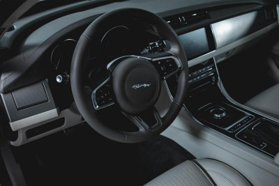 Jaguar XF 2.0 D AT (180 л. с.) Prestige