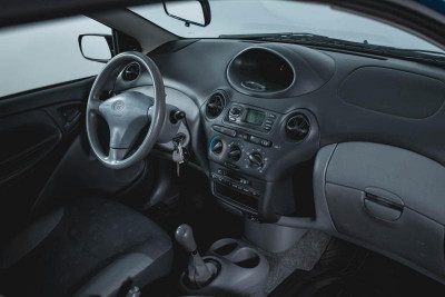 Toyota Yaris 1.0 MT (68 л. с.)