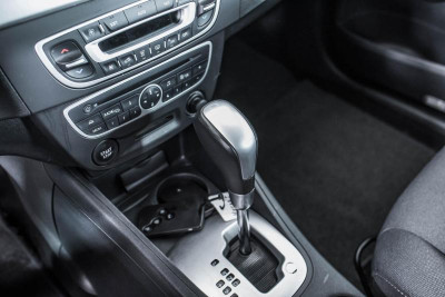 Renault Megane 1.6 AT (106 л. с.)