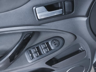 Ford Kuga 2.5 DuraShift AWD (200 л. с. '11)