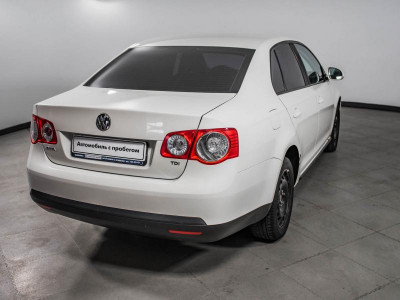 Volkswagen Jetta 1.9d MT (105 л.с.)