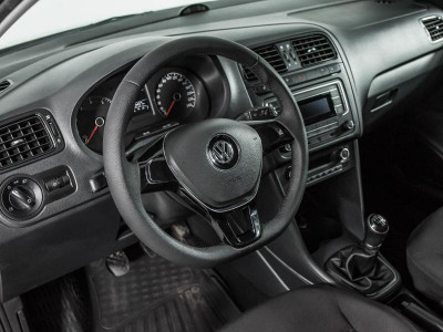 Volkswagen Polo 1.6 MPI MT (110 л. с.)