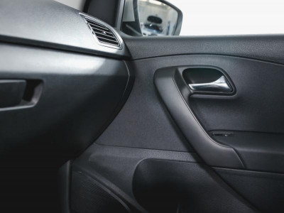 Volkswagen Polo 1.6 Tiptronic (105 л. с.)