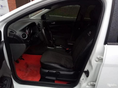 Ford Focus 1.6 MT (101 л. с.)