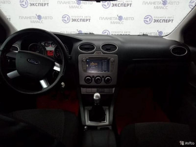 Ford Focus 1.6 MT (101 л. с.)