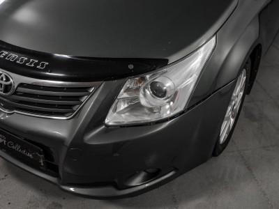 Toyota Avensis 1.8 MT (147 л. с.)