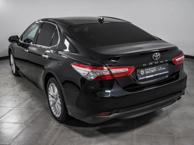 Toyota Camry 2.5 AT (181 л. с.)